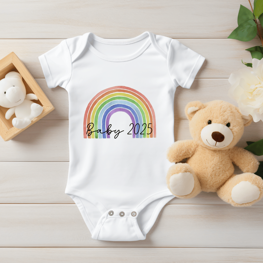 Bügelbild - Plott - Baby 2025 Regenbogen - 15x10,9cm